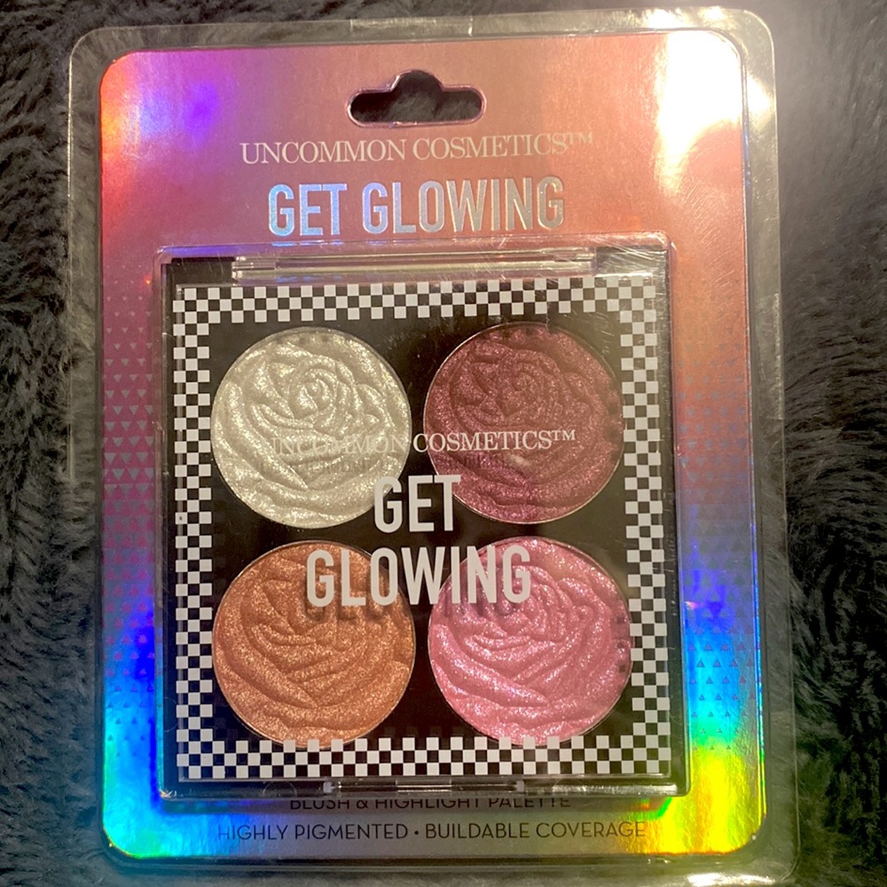 Get Glowing High Pigment Glittery Eyeshadow in pinks